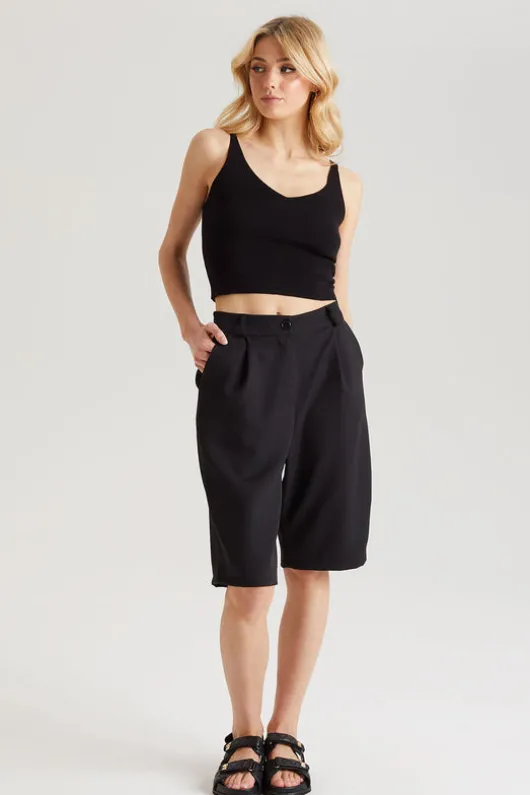 Black Tailored Bermuda Short