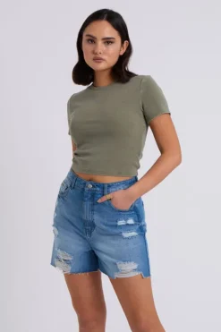 Mid-Wash Ripped Mom Short