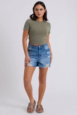 Mid-Wash Ripped Mom Short